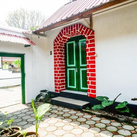 Reddoorz Syariah @ Ndalem Kembang Sore Jogjakarta Buitenkant foto