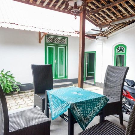 Reddoorz Syariah @ Ndalem Kembang Sore Jogjakarta Buitenkant foto