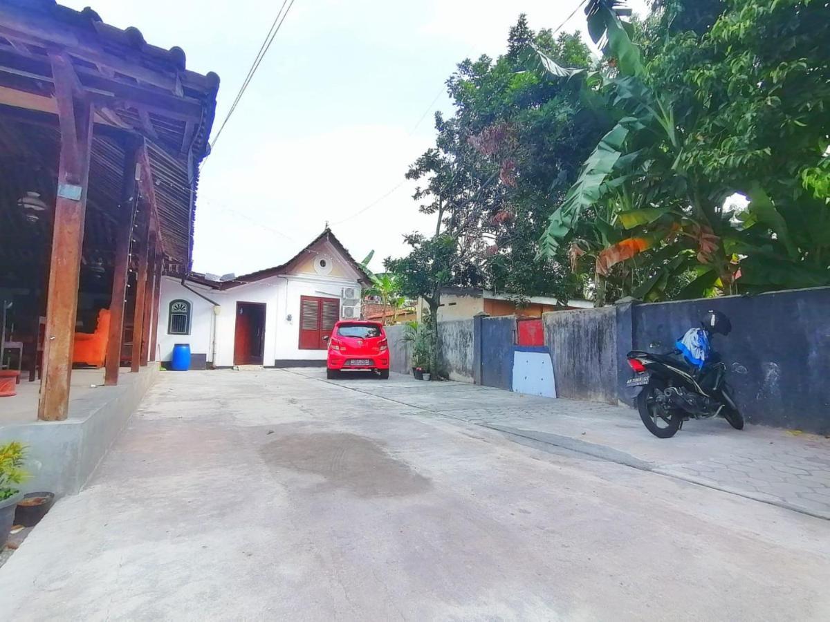 Reddoorz Syariah @ Ndalem Kembang Sore Jogjakarta Buitenkant foto