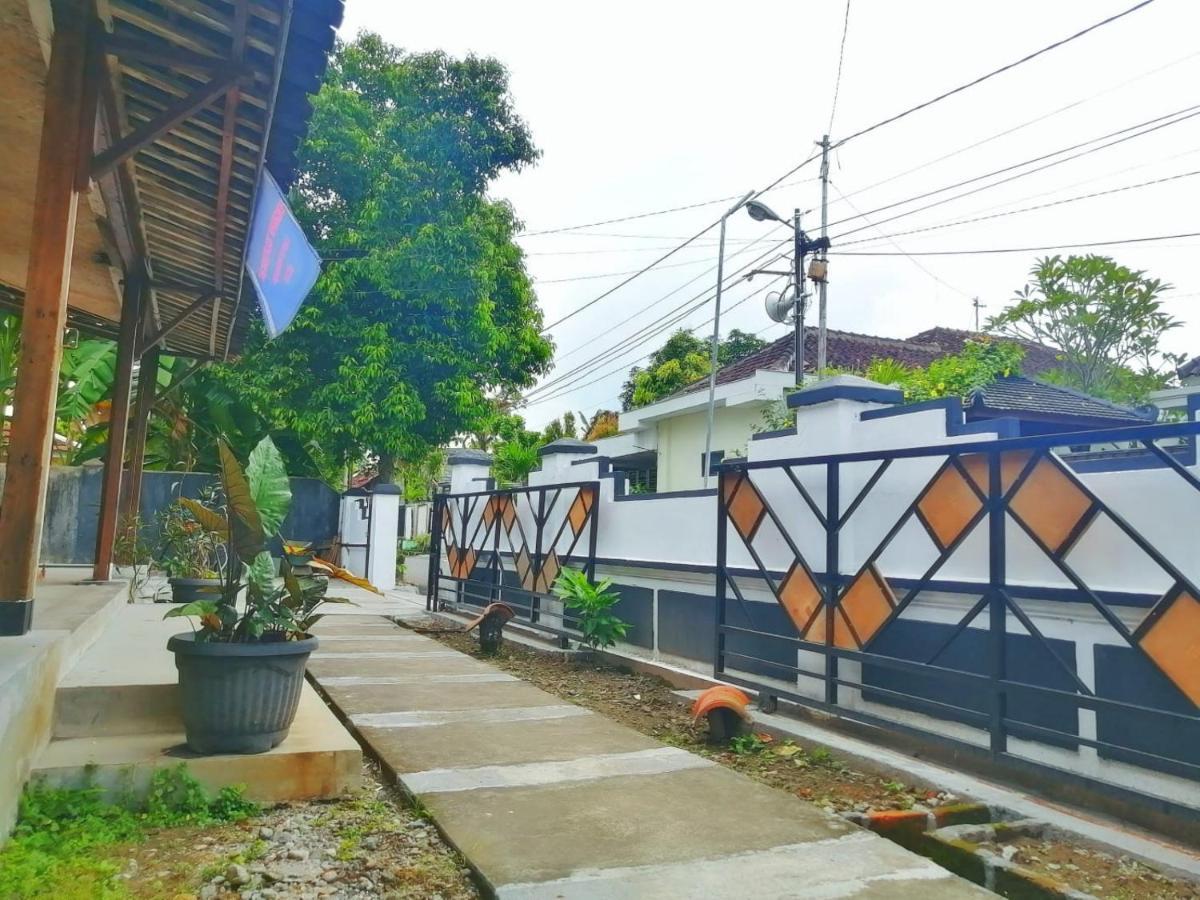 Reddoorz Syariah @ Ndalem Kembang Sore Jogjakarta Buitenkant foto