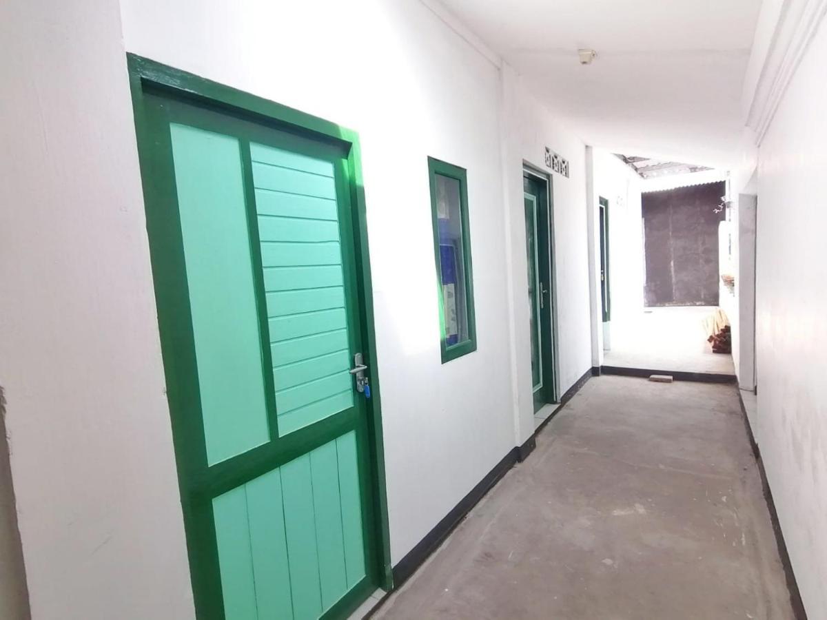 Reddoorz Syariah @ Ndalem Kembang Sore Jogjakarta Buitenkant foto