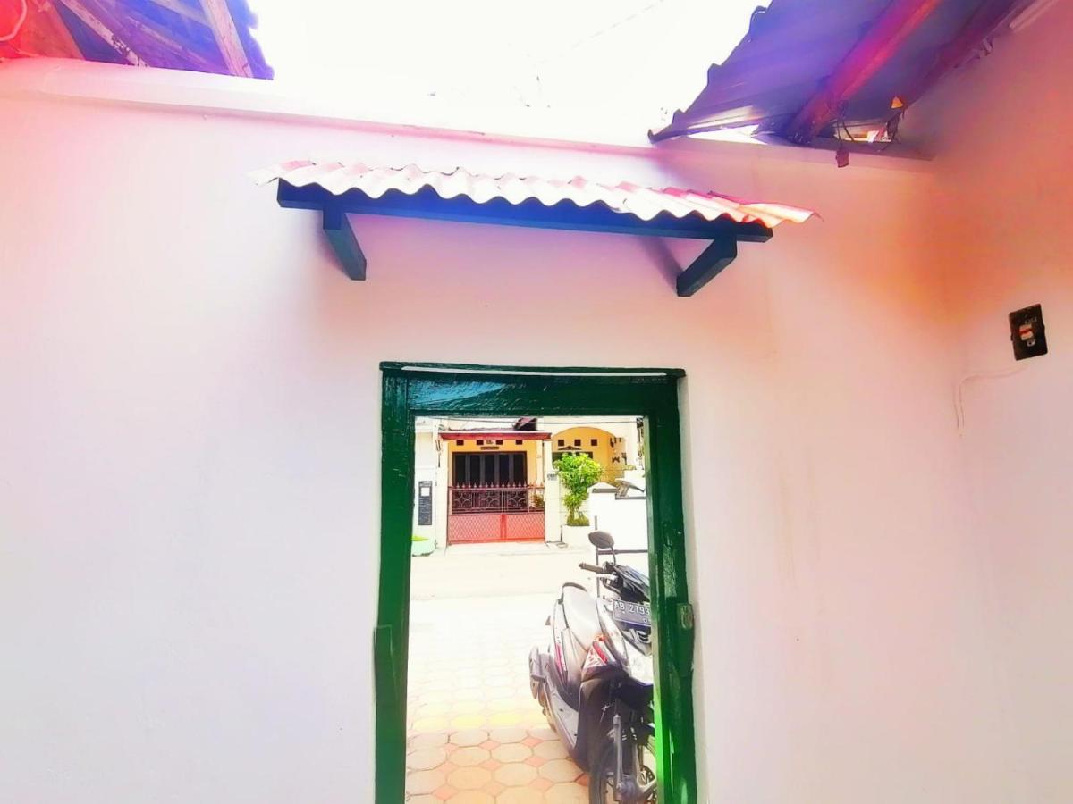 Reddoorz Syariah @ Ndalem Kembang Sore Jogjakarta Buitenkant foto