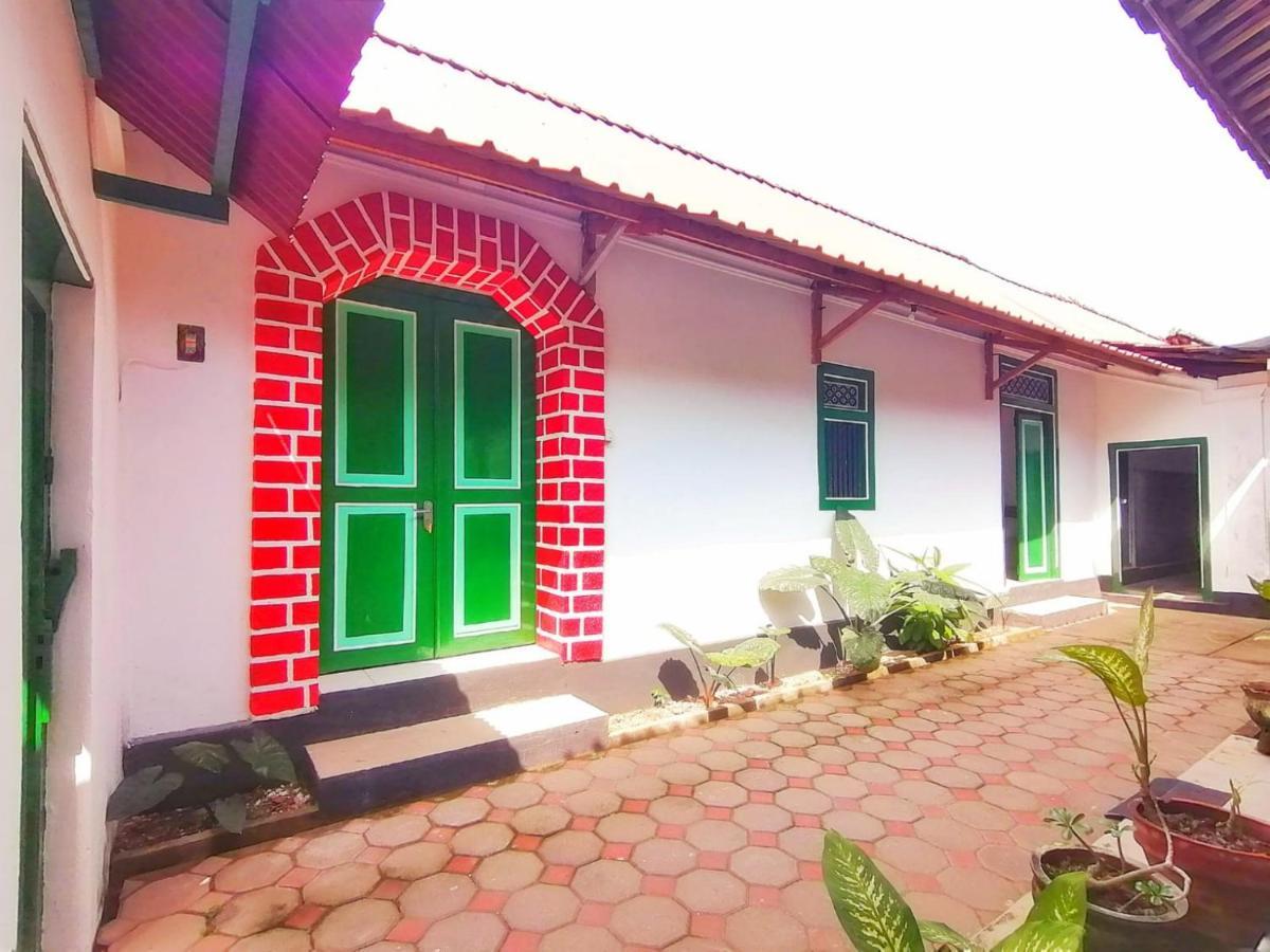 Reddoorz Syariah @ Ndalem Kembang Sore Jogjakarta Buitenkant foto