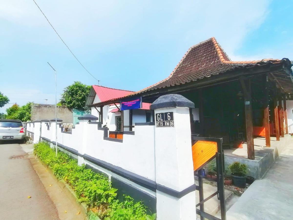 Reddoorz Syariah @ Ndalem Kembang Sore Jogjakarta Buitenkant foto