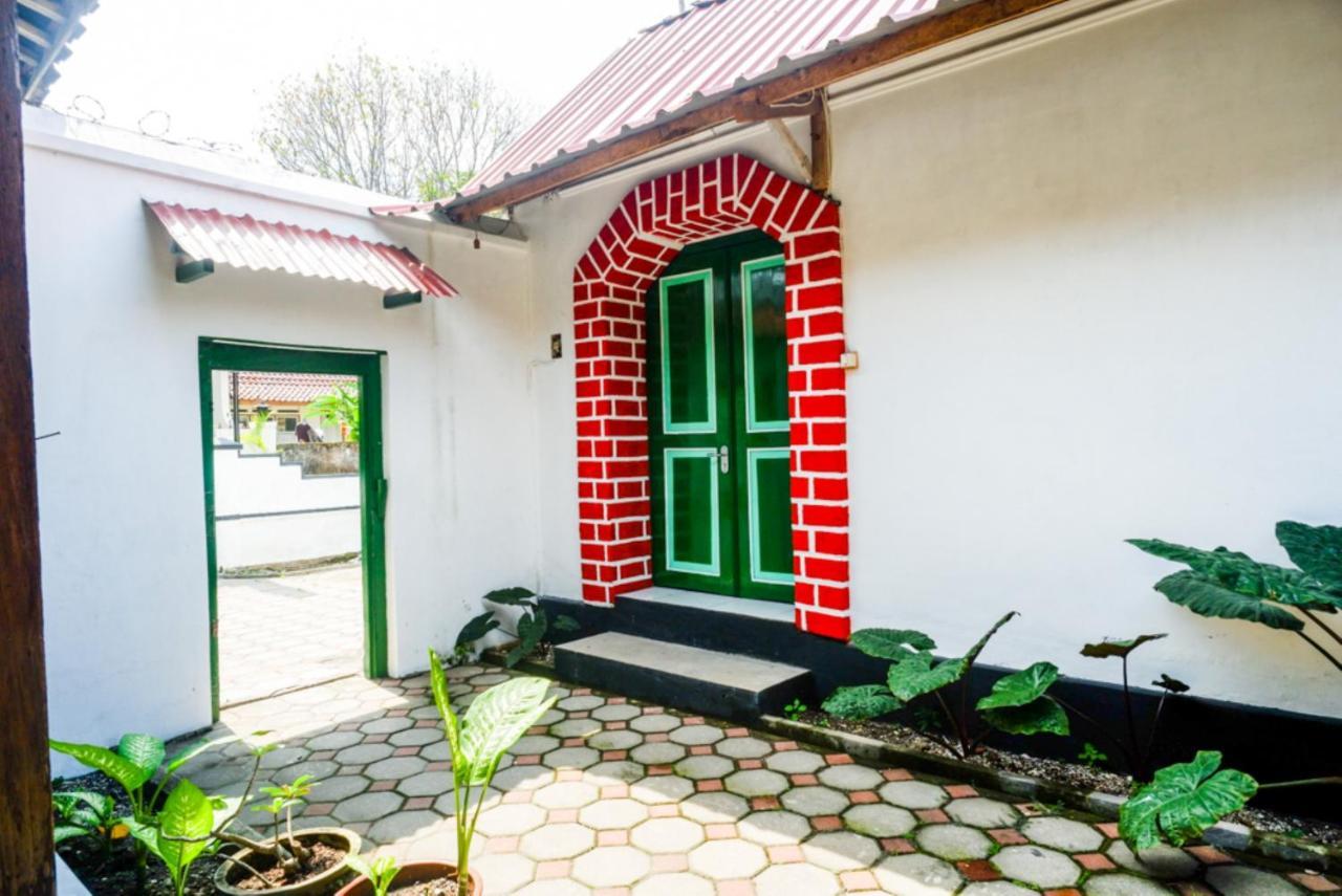 Reddoorz Syariah @ Ndalem Kembang Sore Jogjakarta Buitenkant foto