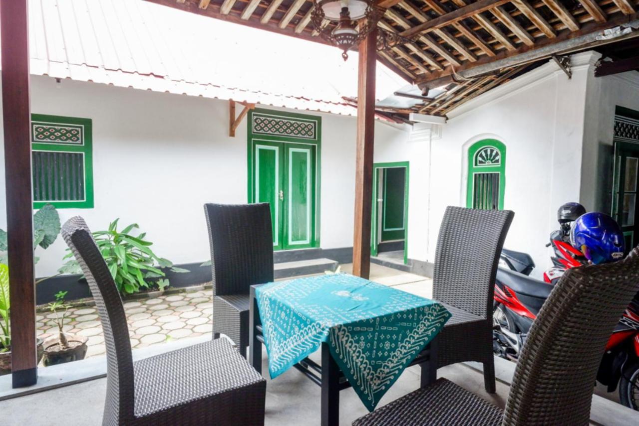 Reddoorz Syariah @ Ndalem Kembang Sore Jogjakarta Buitenkant foto