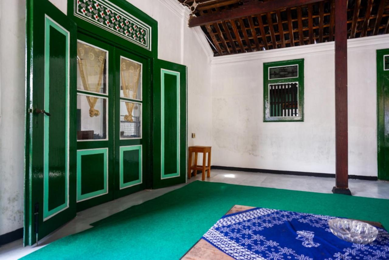 Reddoorz Syariah @ Ndalem Kembang Sore Jogjakarta Buitenkant foto