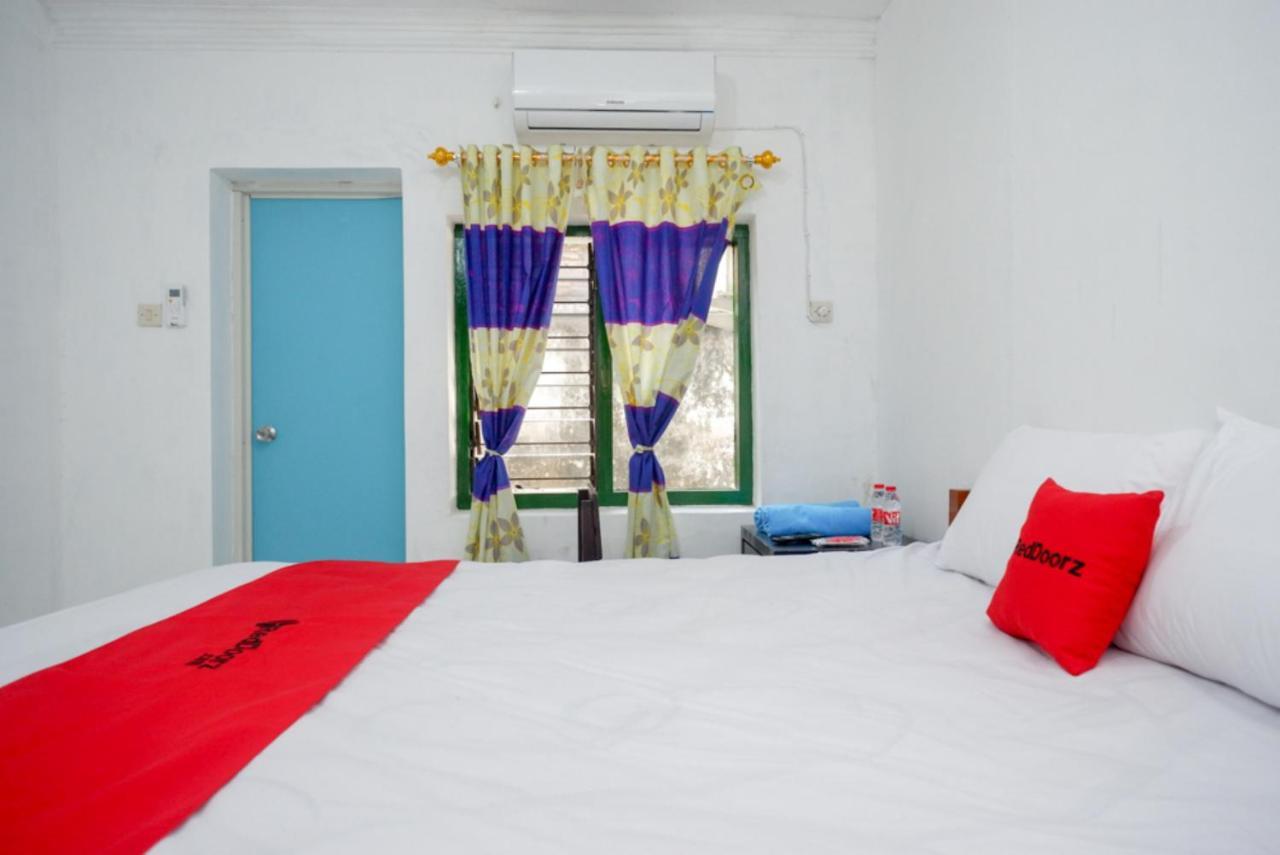 Reddoorz Syariah @ Ndalem Kembang Sore Jogjakarta Buitenkant foto
