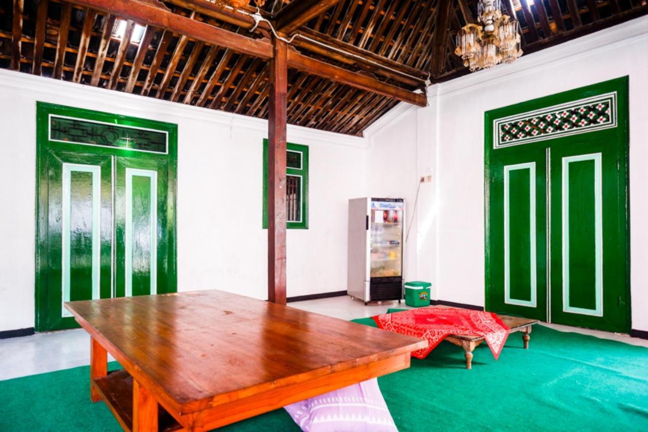 Reddoorz Syariah @ Ndalem Kembang Sore Jogjakarta Buitenkant foto