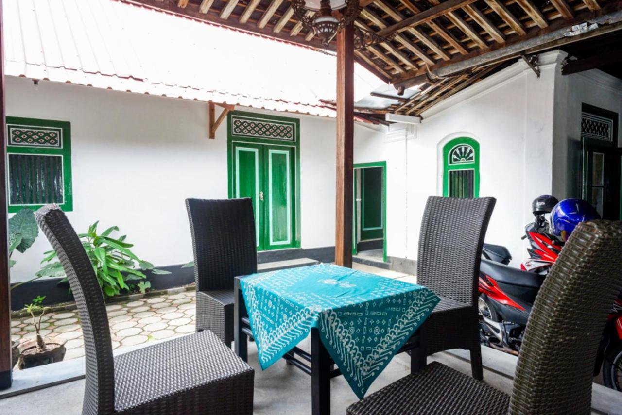 Reddoorz Syariah @ Ndalem Kembang Sore Jogjakarta Buitenkant foto
