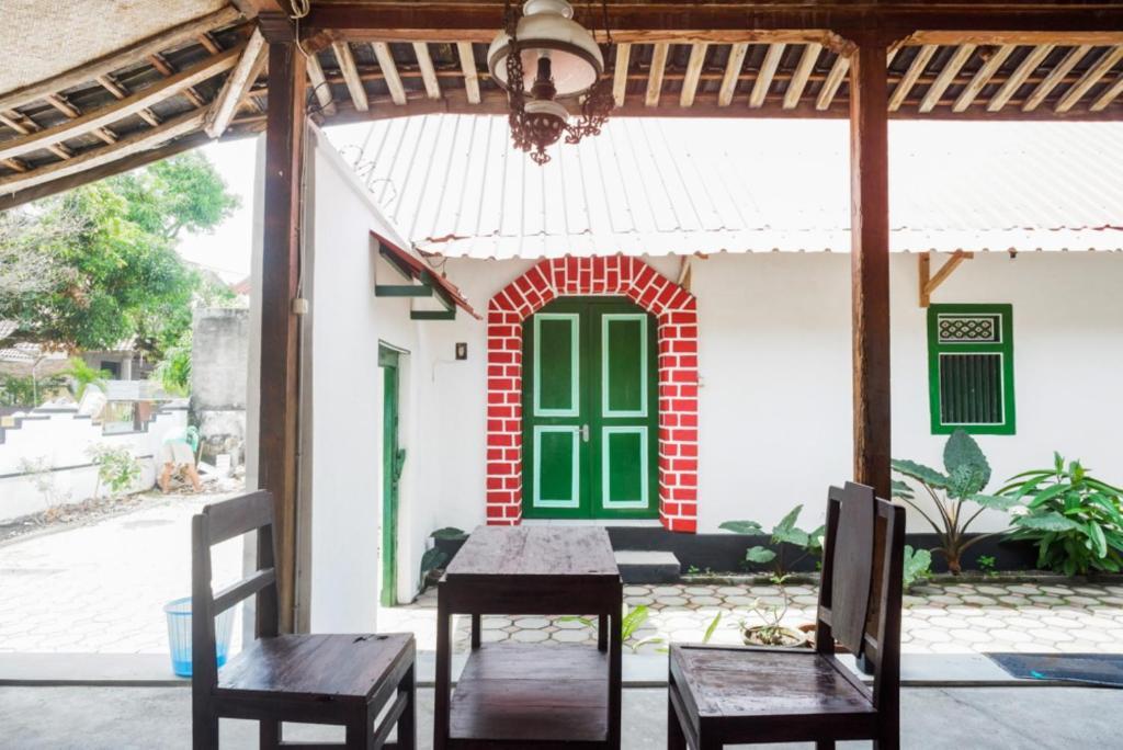 Reddoorz Syariah @ Ndalem Kembang Sore Jogjakarta Buitenkant foto