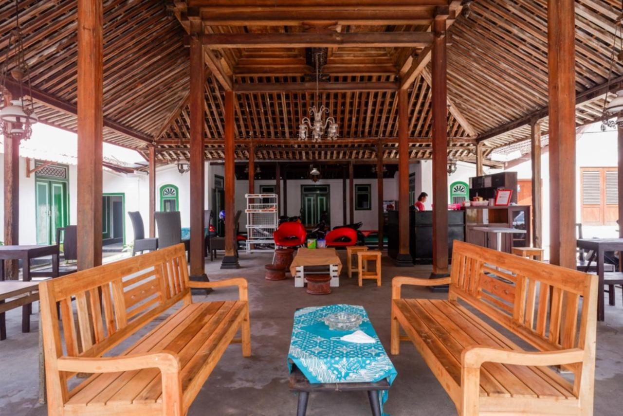 Reddoorz Syariah @ Ndalem Kembang Sore Jogjakarta Buitenkant foto