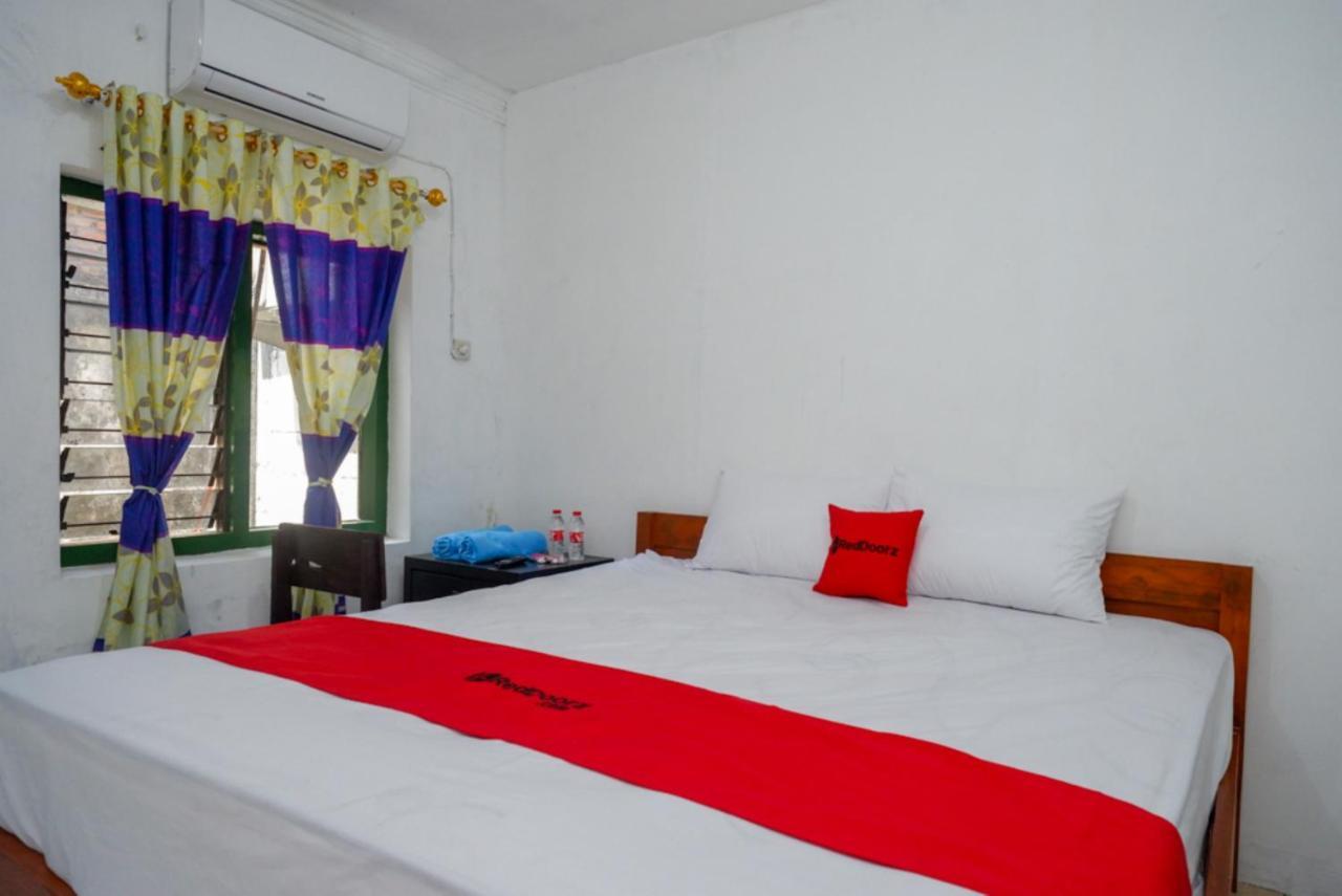 Reddoorz Syariah @ Ndalem Kembang Sore Jogjakarta Buitenkant foto