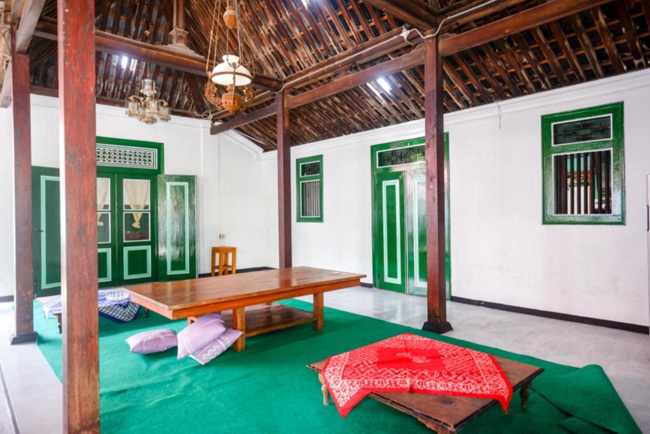Reddoorz Syariah @ Ndalem Kembang Sore Jogjakarta Buitenkant foto