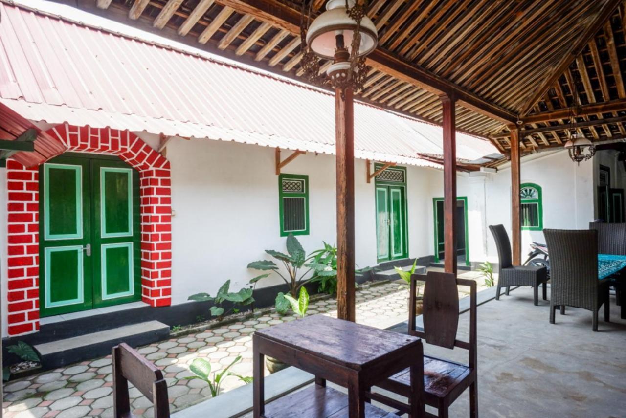 Reddoorz Syariah @ Ndalem Kembang Sore Jogjakarta Buitenkant foto