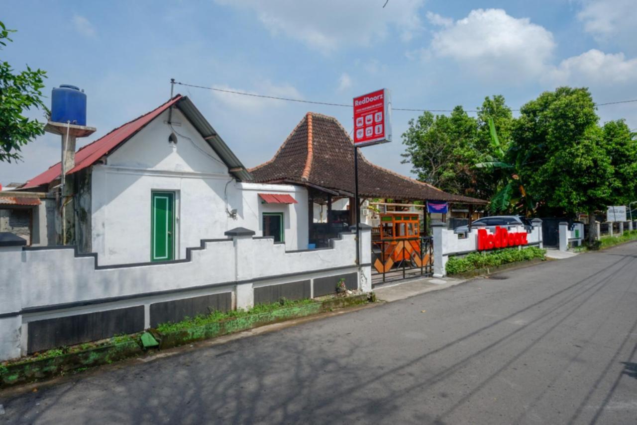 Reddoorz Syariah @ Ndalem Kembang Sore Jogjakarta Buitenkant foto